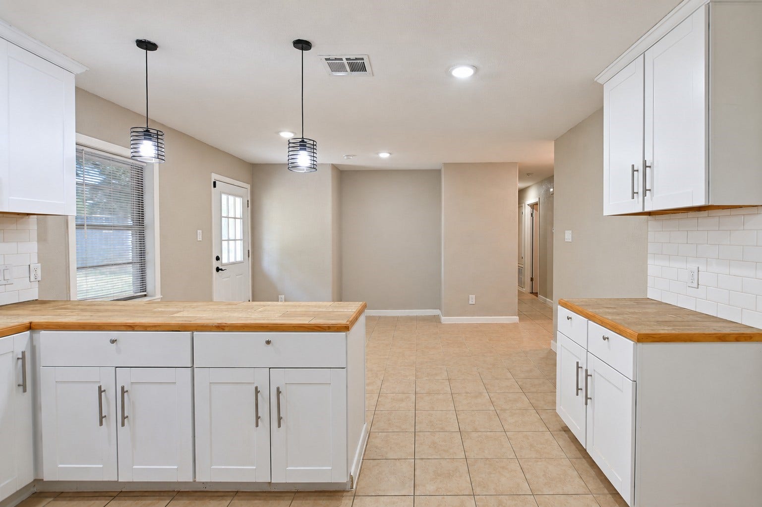 102 S Noble Road, Texas City, TX 77591 102 S Noble Road, Texas City, TX 77591