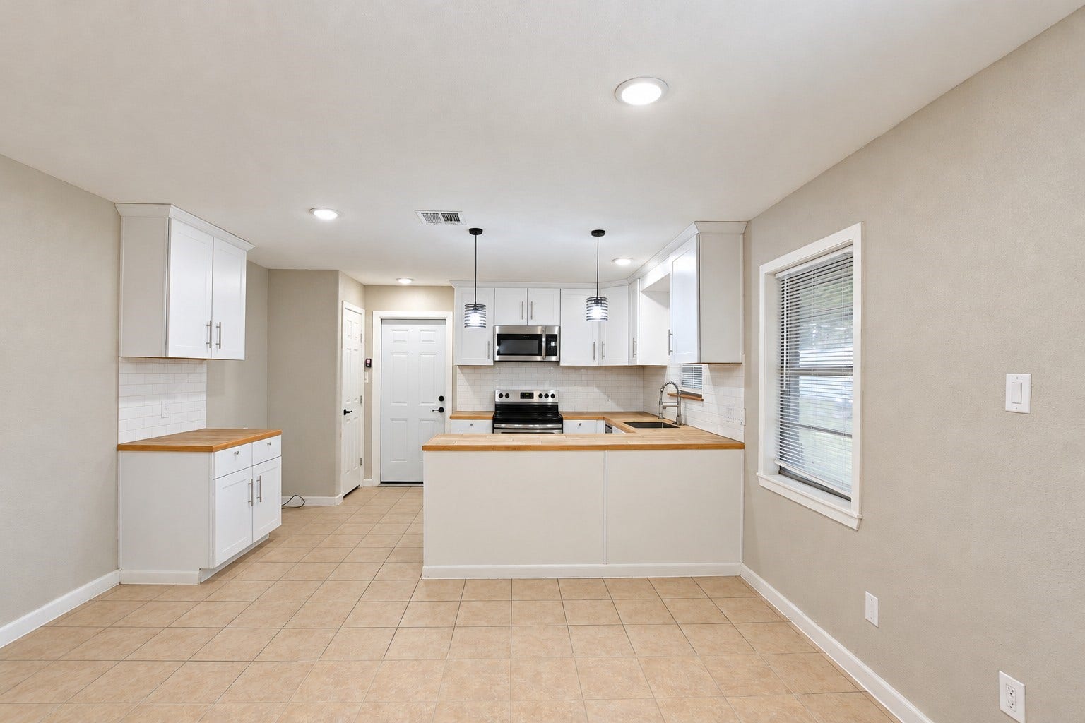 102 S Noble Road, Texas City, TX 77591 102 S Noble Road, Texas City, TX 77591