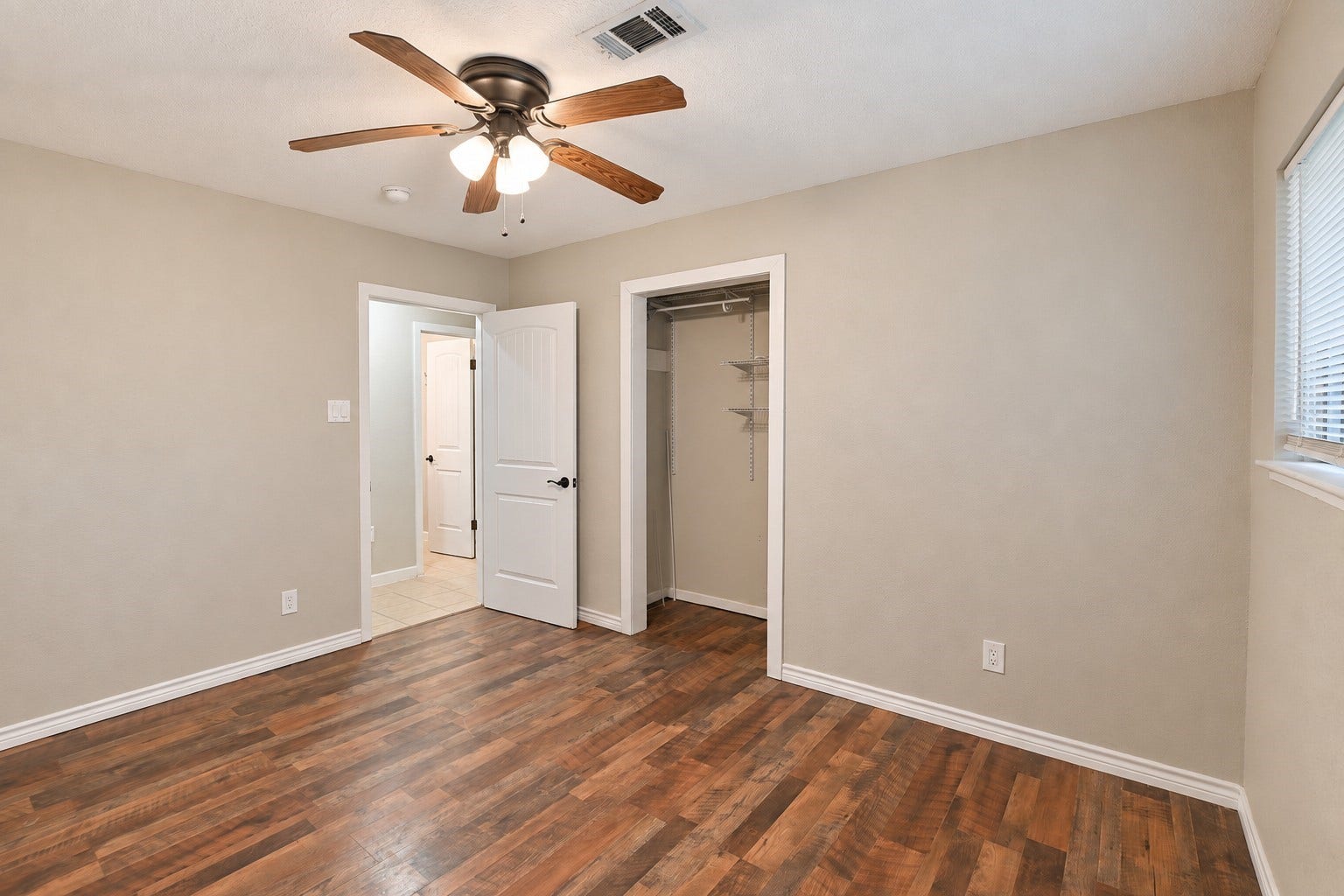 102 S Noble Road, Texas City, TX 77591 102 S Noble Road, Texas City, TX 77591