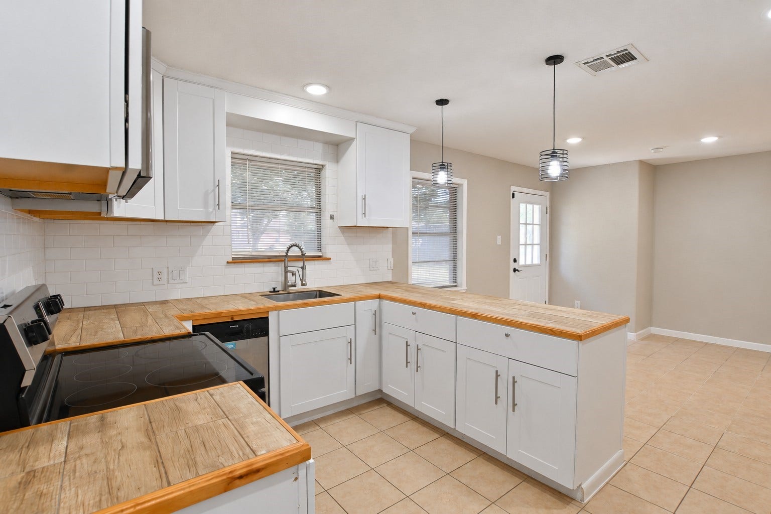102 S Noble Road, Texas City, TX 77591 102 S Noble Road, Texas City, TX 77591