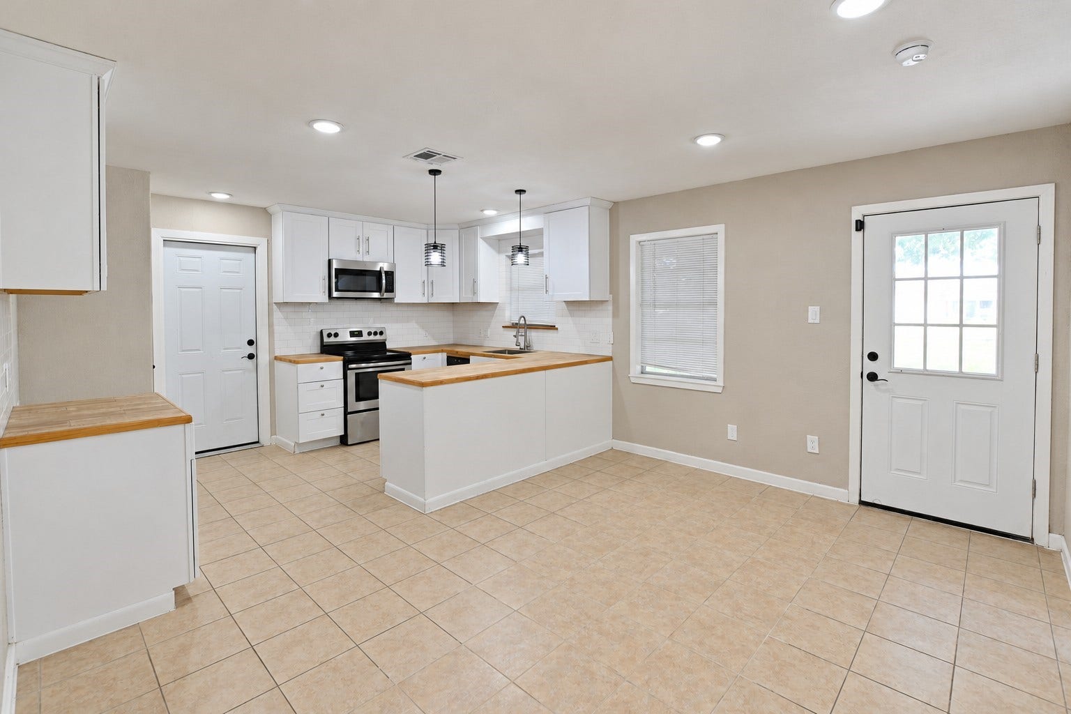 102 S Noble Road, Texas City, TX 77591 102 S Noble Road, Texas City, TX 77591