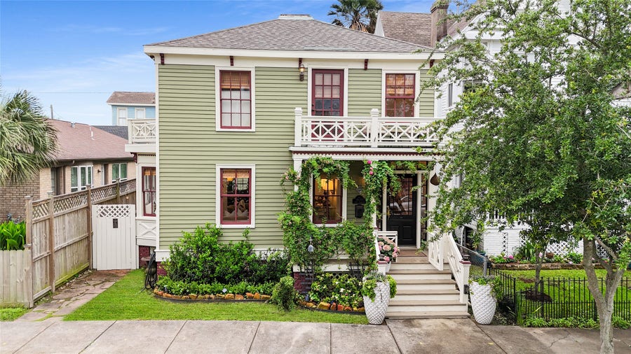 Property photo for 1305 Postoffice, Galveston, TX