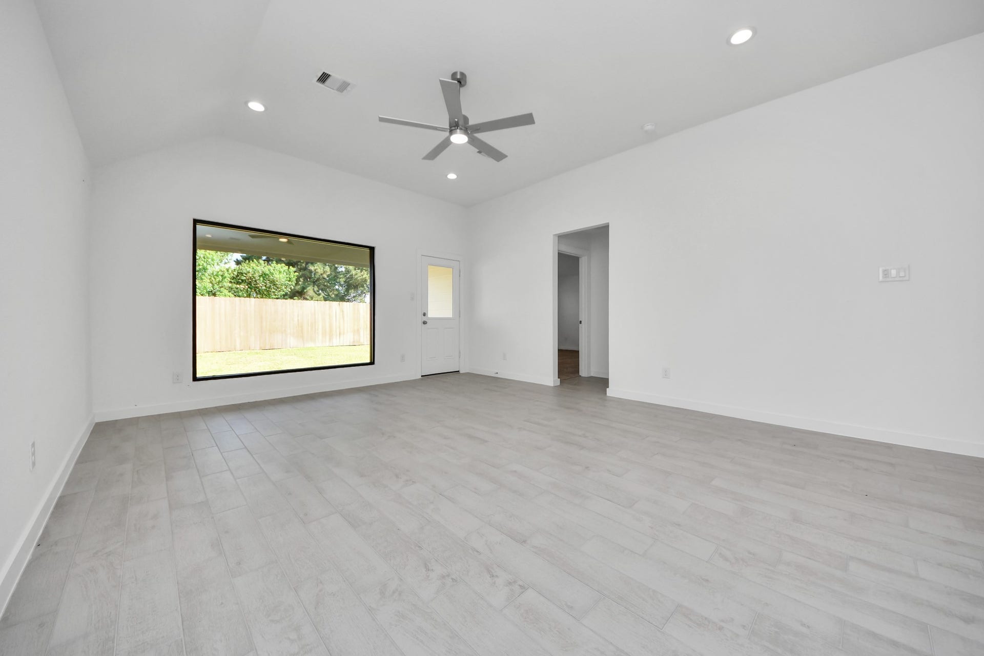 11015 Hosta Stream Drive, Houston, TX 77044 Relax and unwind in this inviting family room, illuminated by abundant natural light streaming in through tall windows, complemented by high ceilings and stunning flooring. Stay comfortable year-round with the gentle breeze from the ceiling fan, creating the perfect atmosphere for family gatherings. Sample photo of completed home with similar floor plan. Actual colors and selections may vary.