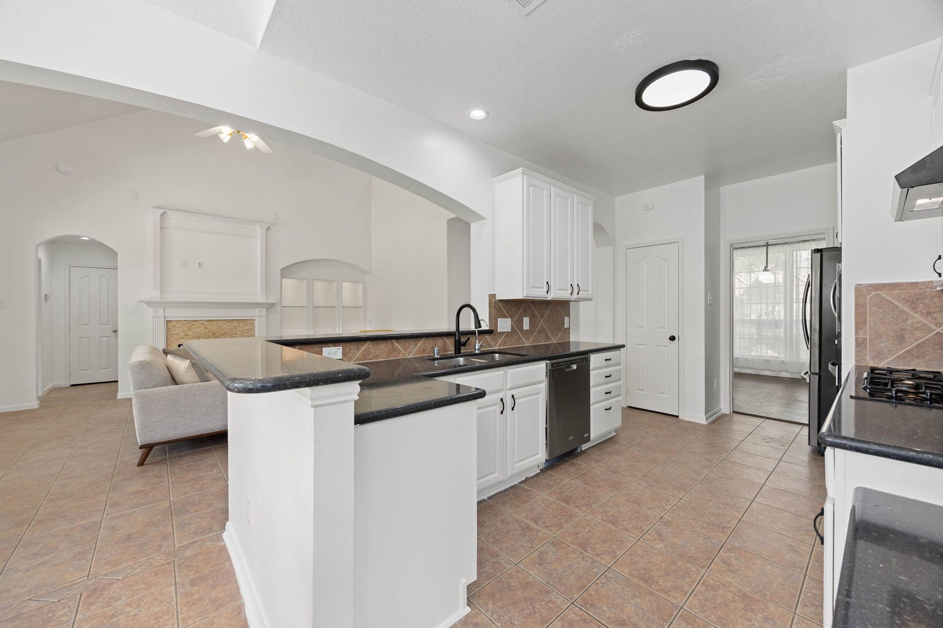 4730 Camden Brook Lane, Katy, TX 77494 Spacious kitchen featuring extensive cabinetry, generous counter space, a breakfast bar, and an open layout.