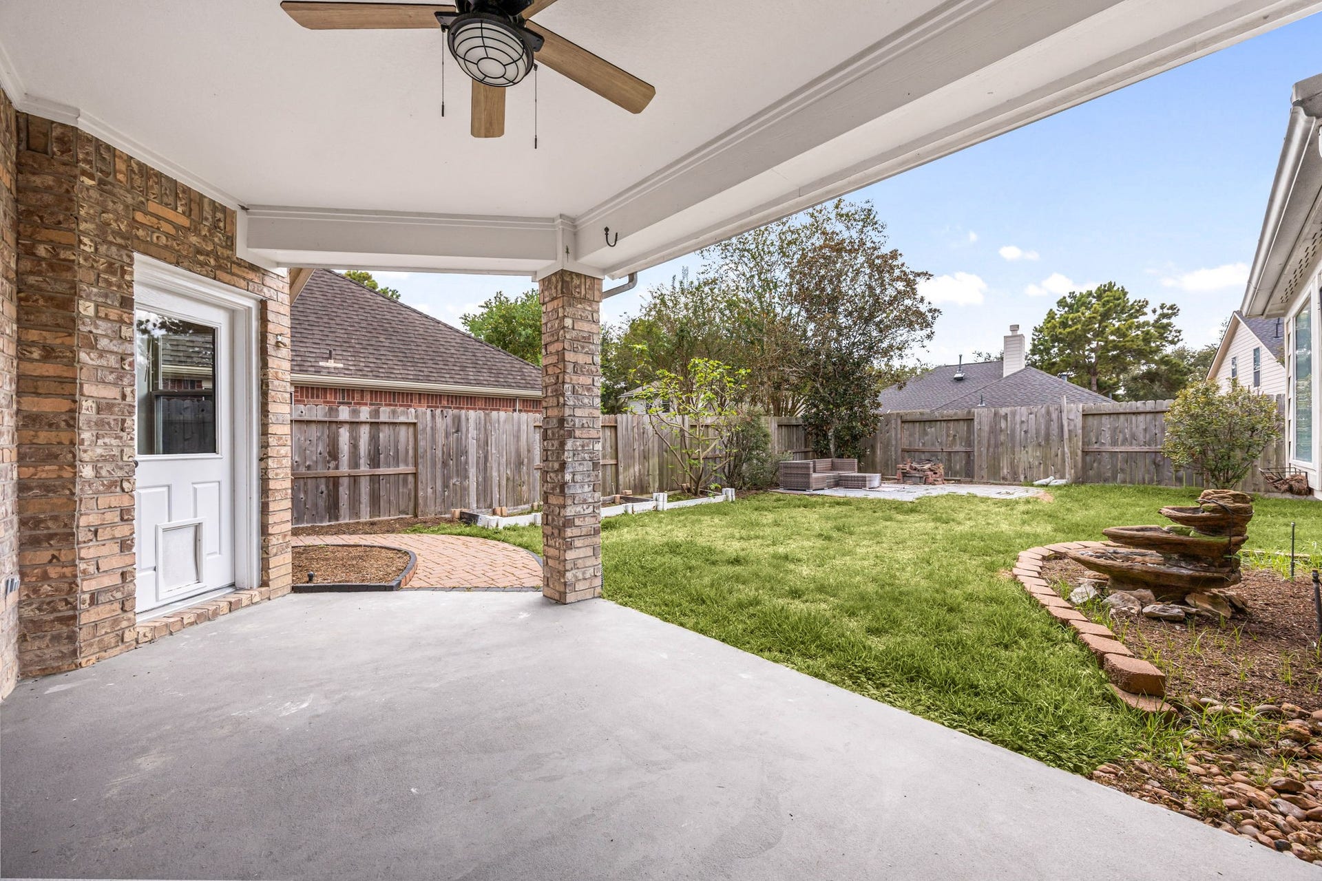 4730 Camden Brook Lane, Katy, TX 77494 Covered outdoor living area offering a spacious patio with direct access to the grassy backyard.