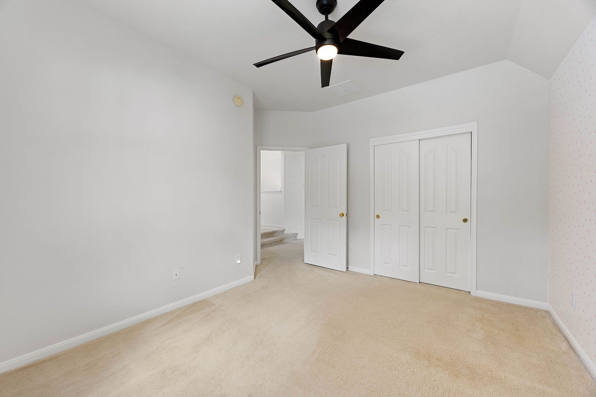 4730 Camden Brook Lane, Katy, TX 77494 Secondary bedroom (3rd upstairs bedroom) featuring a ceiling fan, neutral finishes, and ample closet storage.