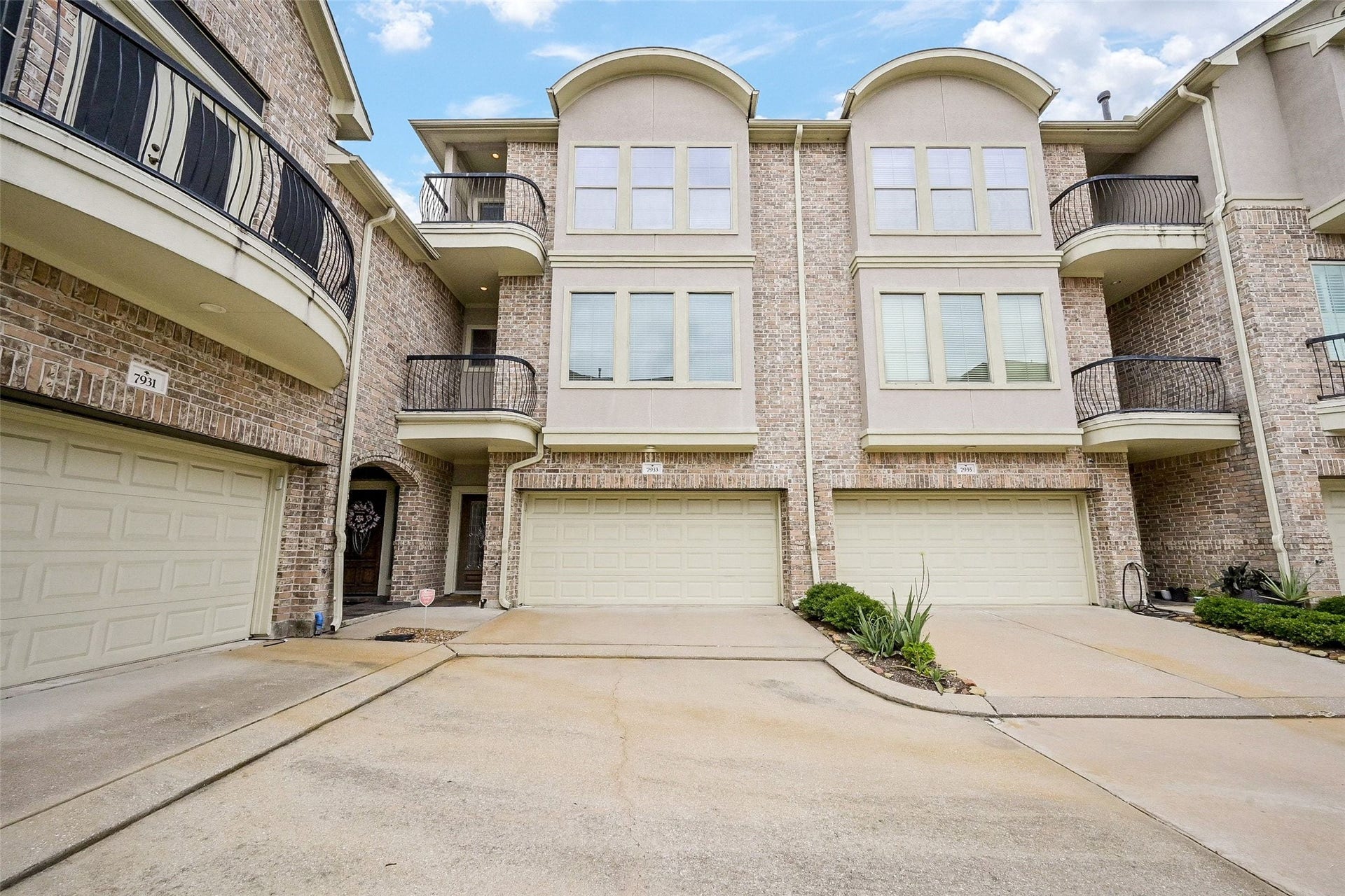 7933 Telluride Drive, Houston, TX 77040 Tri-Level Townhome with Great Curb Appeal.