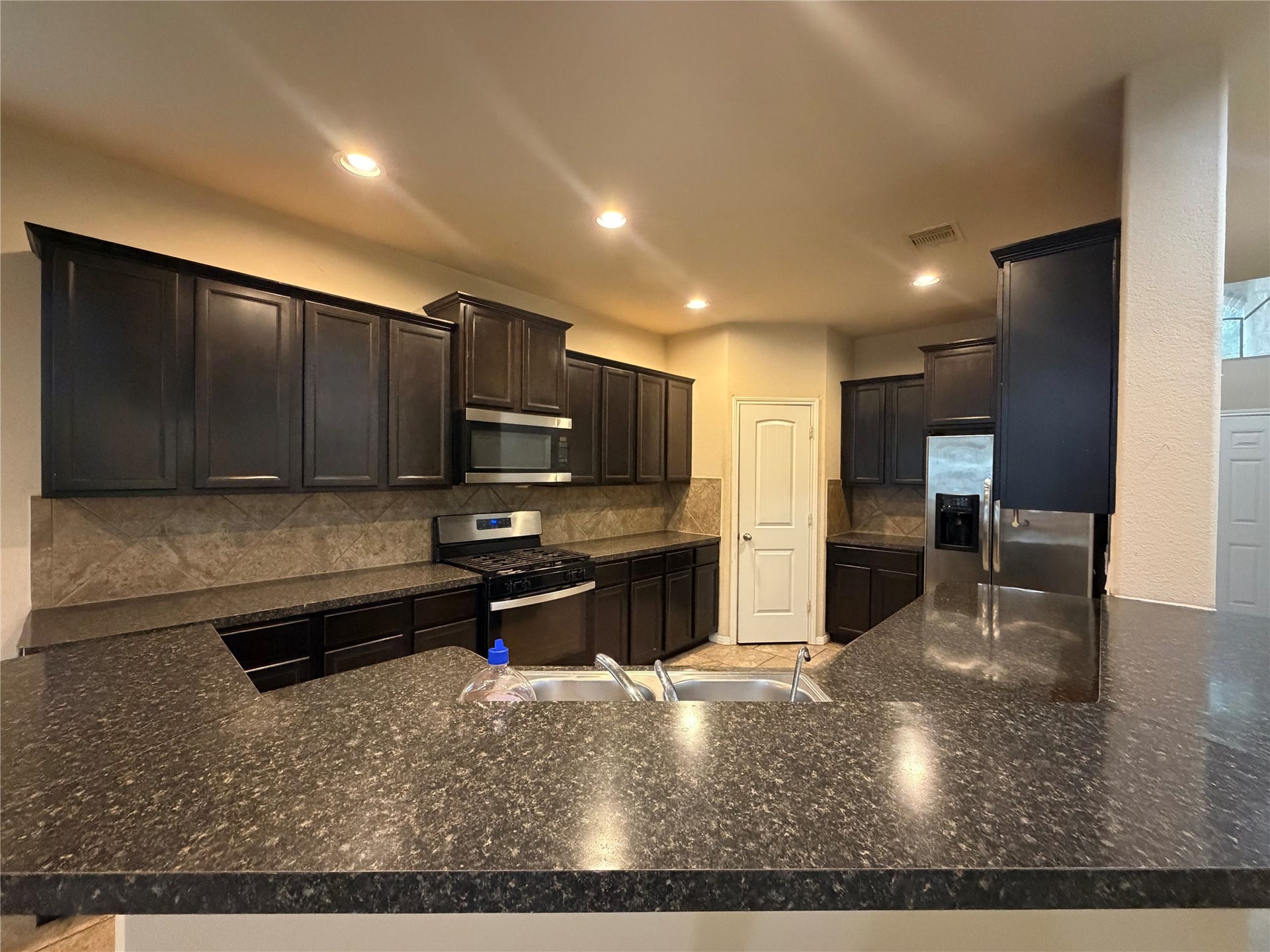 2810 Seabold Drive, Missouri City, TX 77459 Refrigerator is included