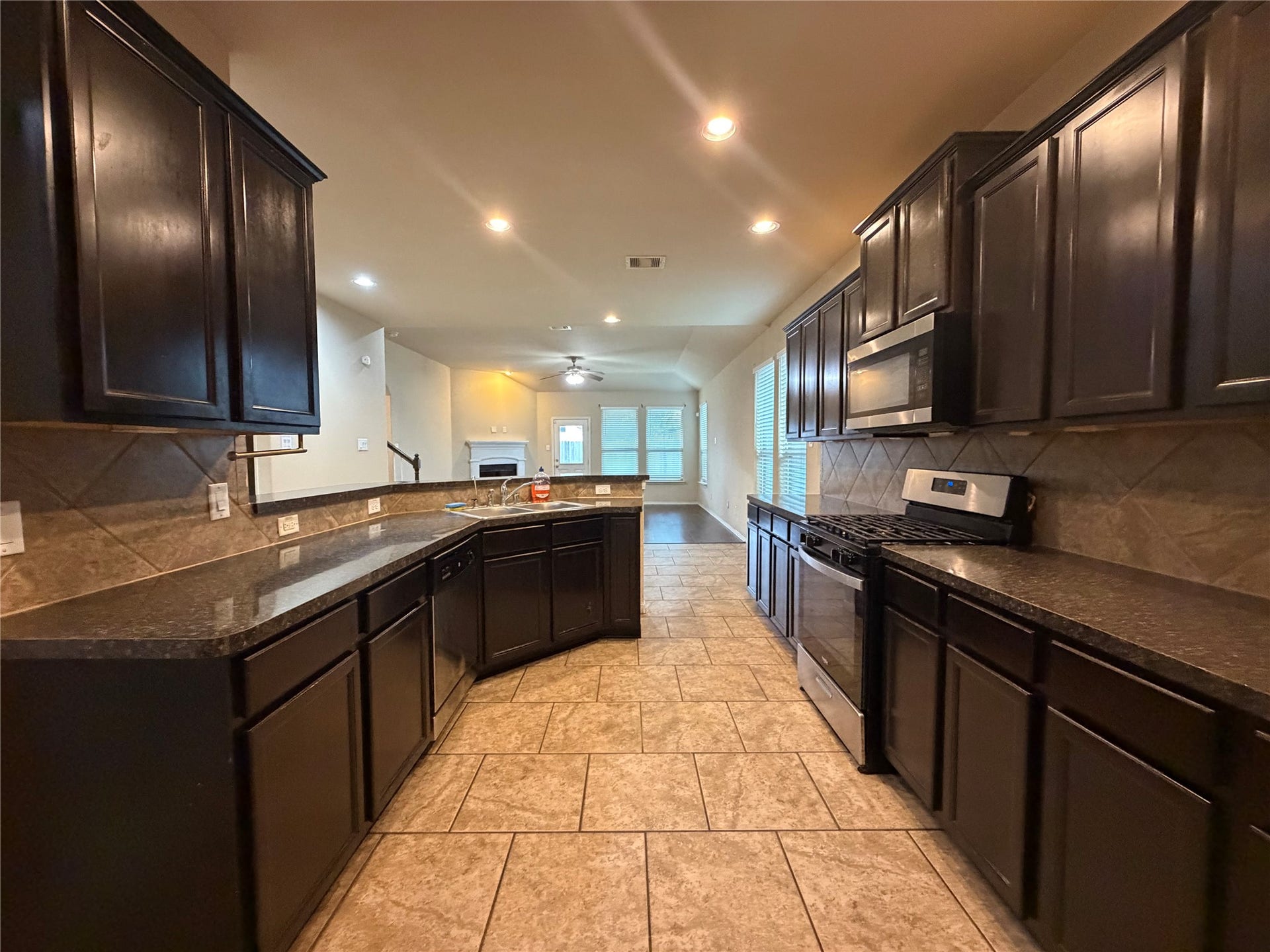 2810 Seabold Drive, Missouri City, TX 77459 Large kitchen