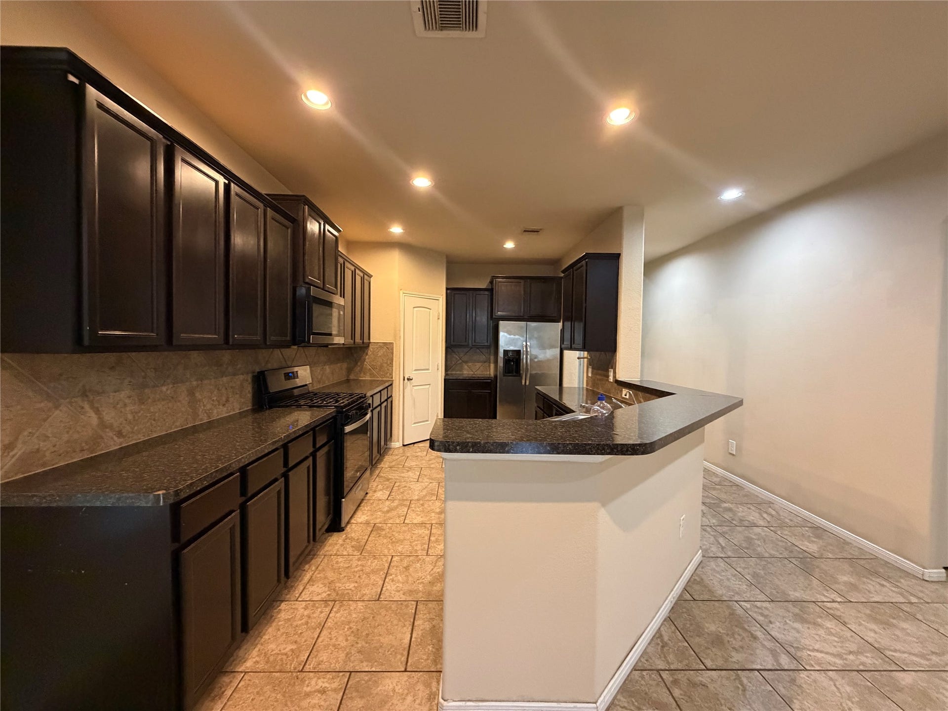 2810 Seabold Drive, Missouri City, TX 77459 Kitchen island
