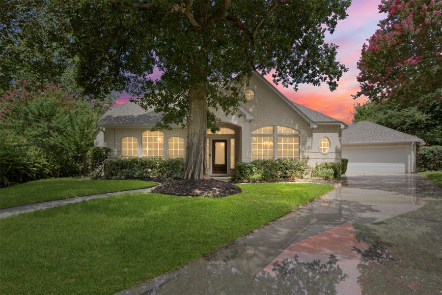 Property photo for 7114 Centre Oaks Drive, Houston, TX