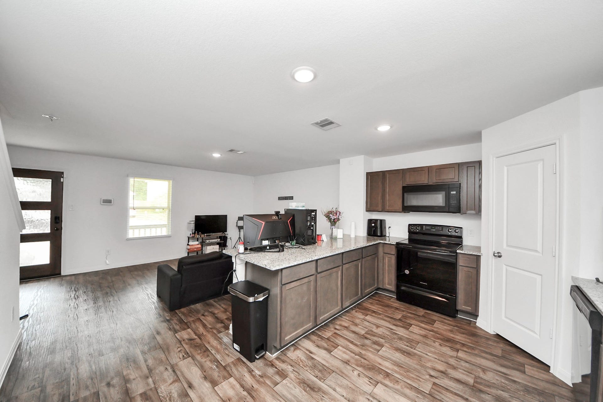 16923 Marie Village Drive, Conroe, TX 77306