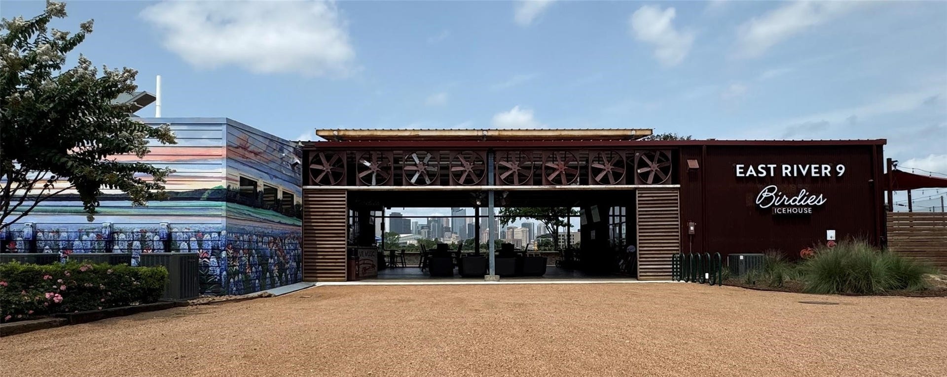 737 Bringhurst Street, Houston, TX 77020 Birdie's Ice House at the East River 9 golf course!