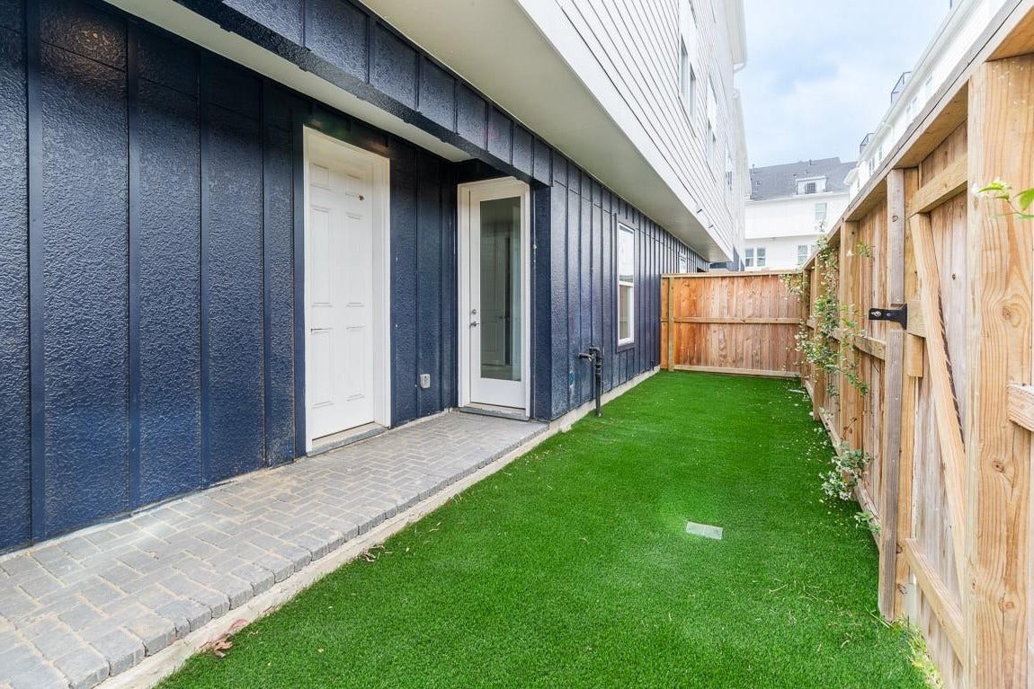 737 Bringhurst Street, Houston, TX 77020 Nice yard space in back that opens to the courtyard area beyond your private yard. Access to garage and 1st floor bedroom.