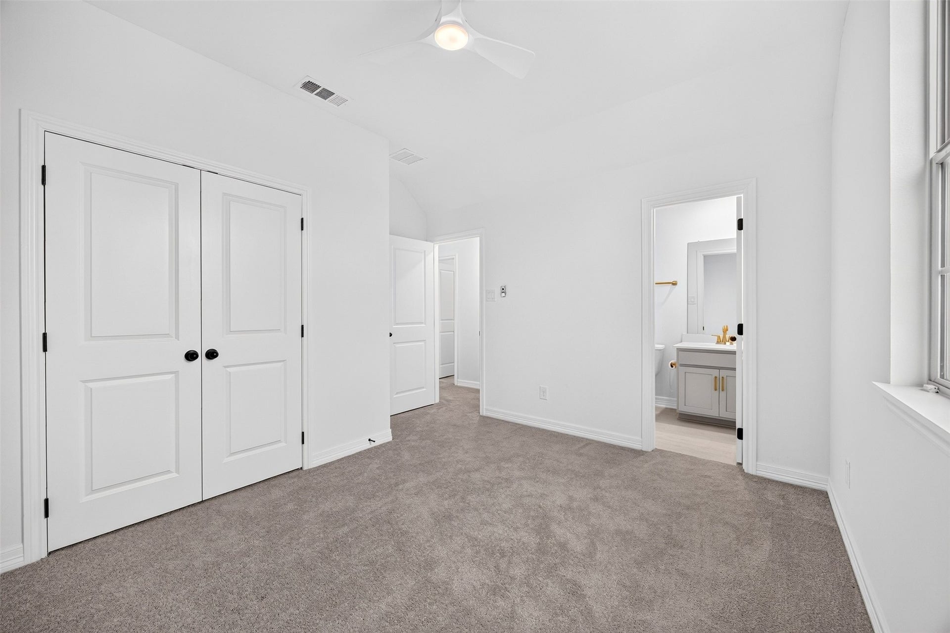 27539 Aster Green, Katy, TX 77493 3rd bedroom with bathroom inside