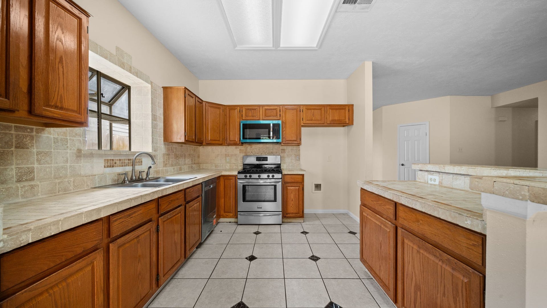7035 Redwood Falls Drive, Pasadena, TX 77505 7035 Redwood Falls Drive, Pasadena, TX 77505