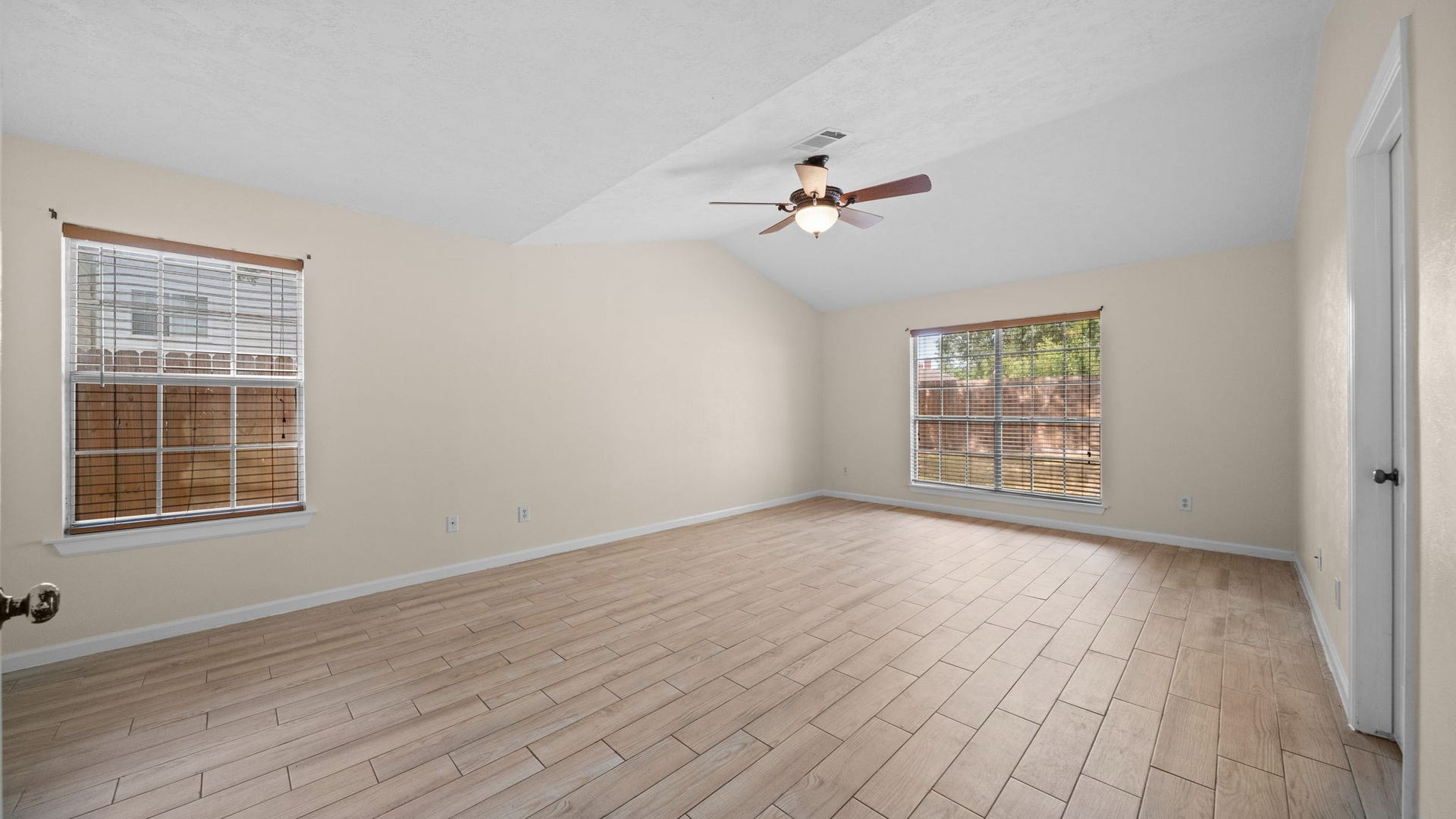 7035 Redwood Falls Drive, Pasadena, TX 77505 7035 Redwood Falls Drive, Pasadena, TX 77505