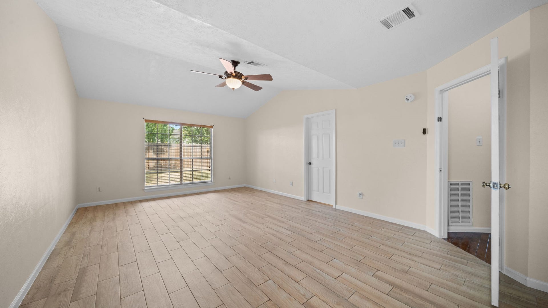 7035 Redwood Falls Drive, Pasadena, TX 77505 7035 Redwood Falls Drive, Pasadena, TX 77505