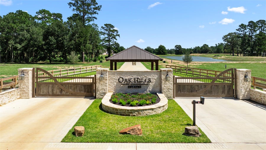 Property photo for 208 Rolling Oaks Drive, Hockley, TX