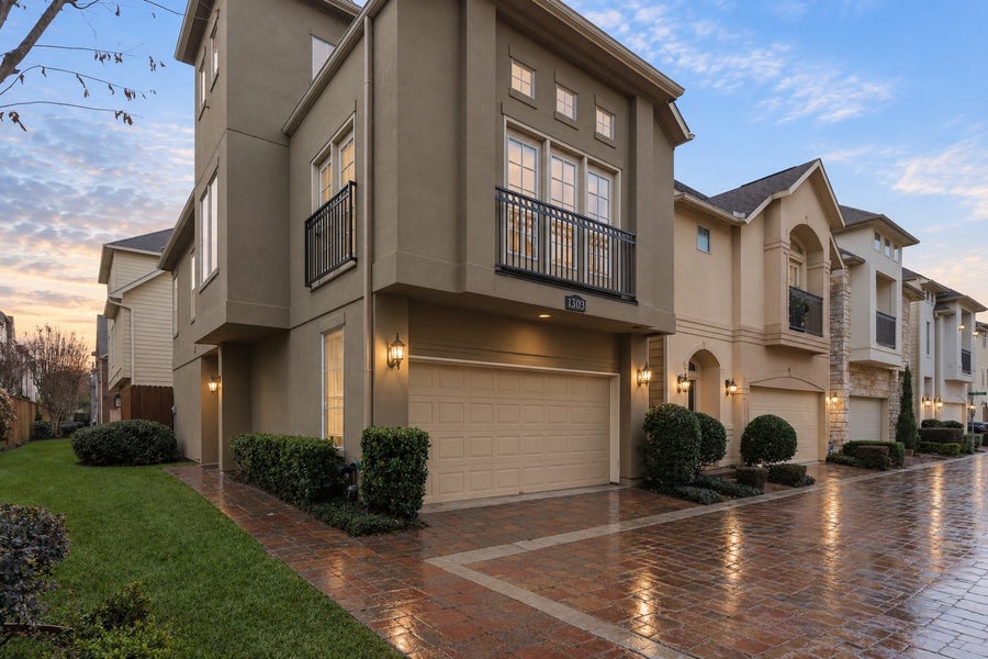 Property photo for 1303 Sherwood Point Lane, Houston, TX