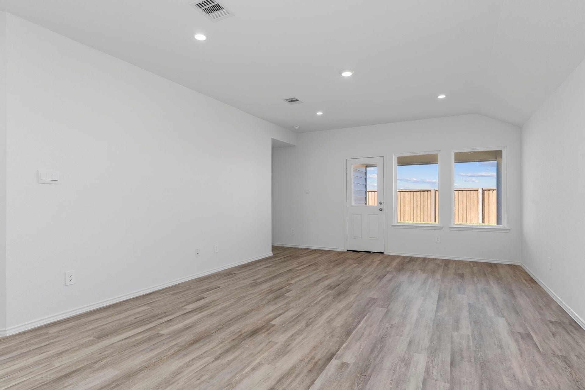 *Images and 3D tour are for illustration only and options may vary from home as built.
