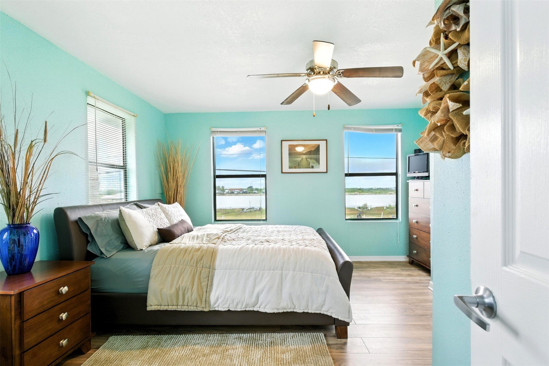 7215 Beau Rue Street, Hitchcock, TX 77563 Secondary bedroom