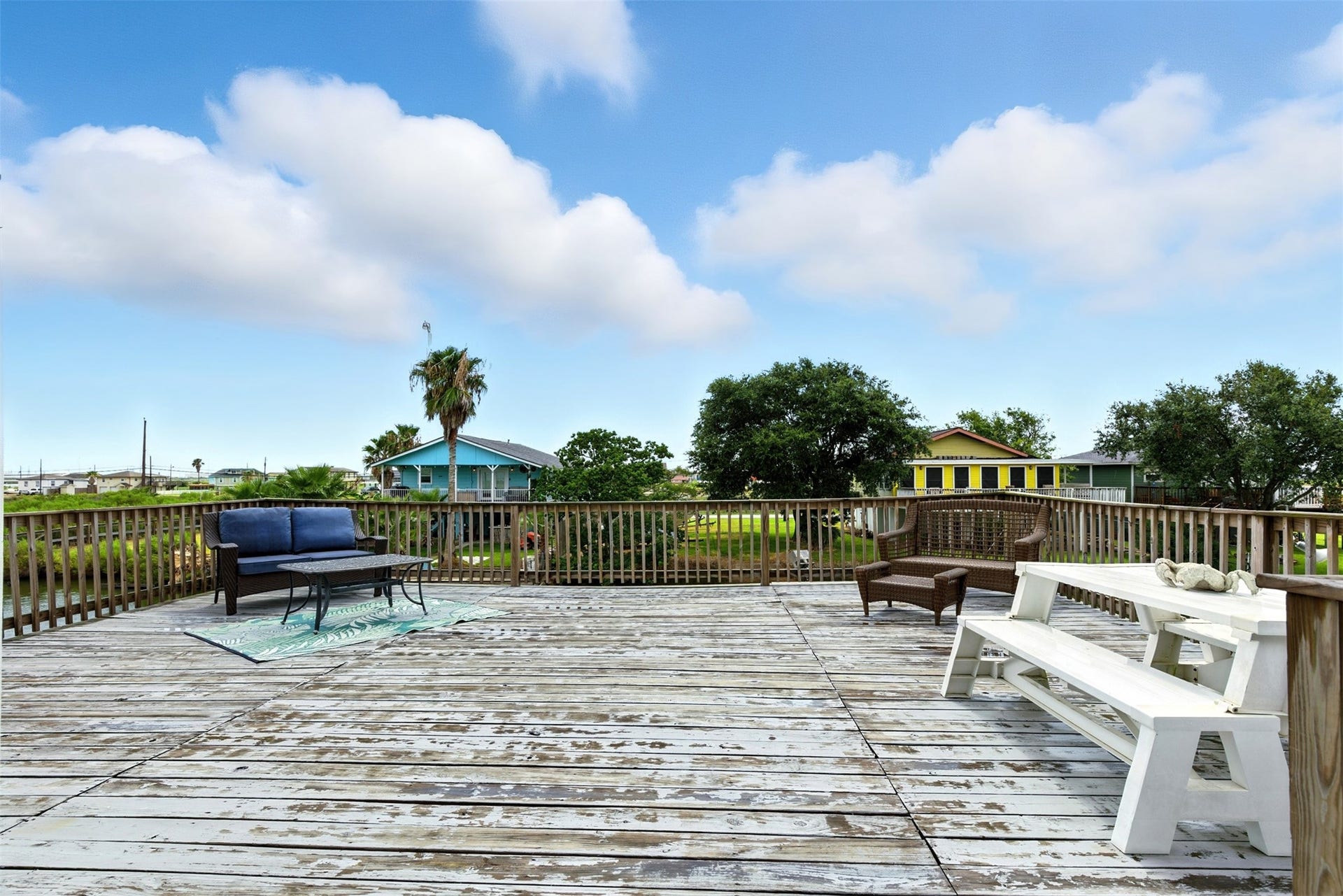 7215 Beau Rue Street, Hitchcock, TX 77563 large upper deck