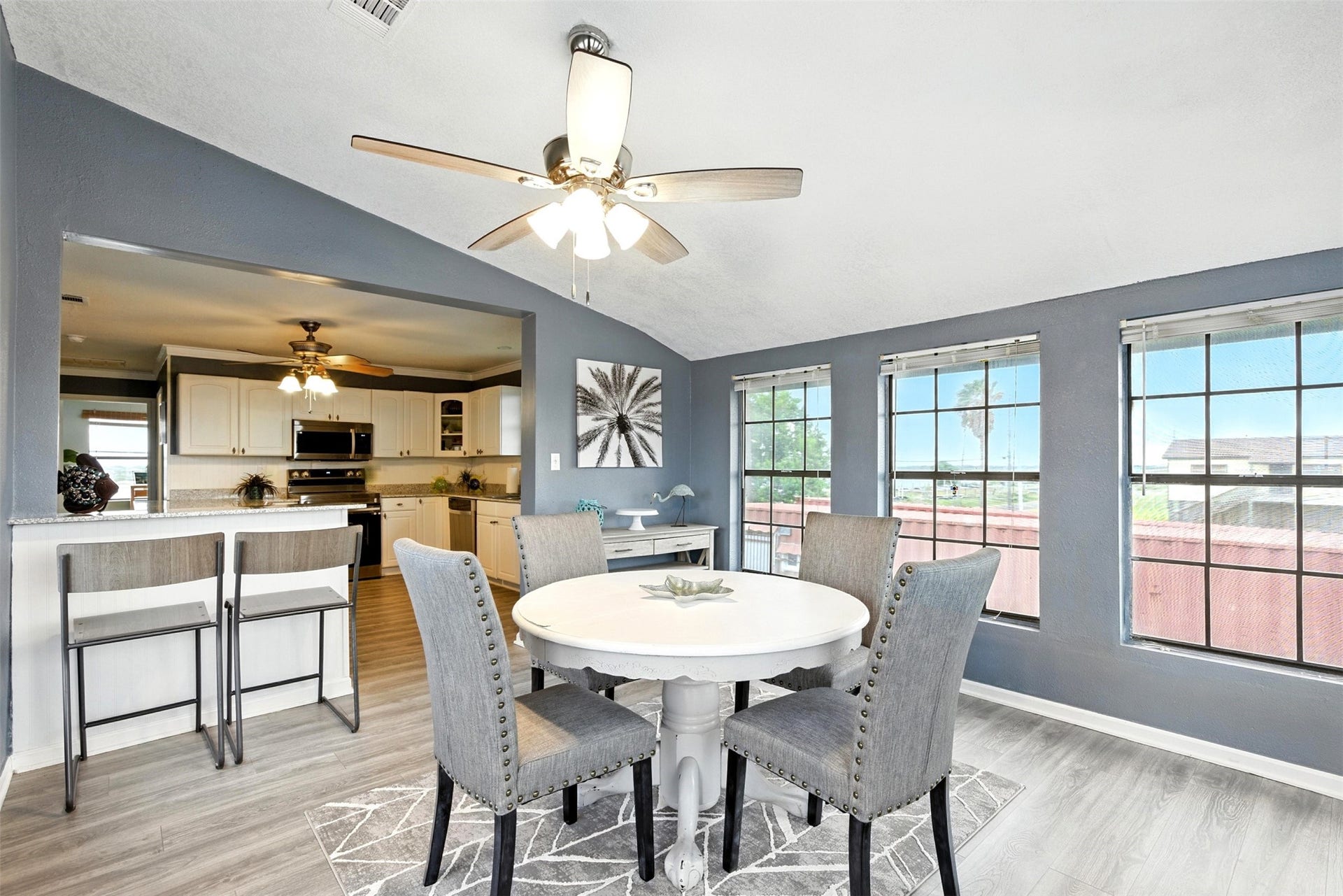 7215 Beau Rue Street, Hitchcock, TX 77563 dining room has windows on all sides with waterviews. Small bar allows extra seating