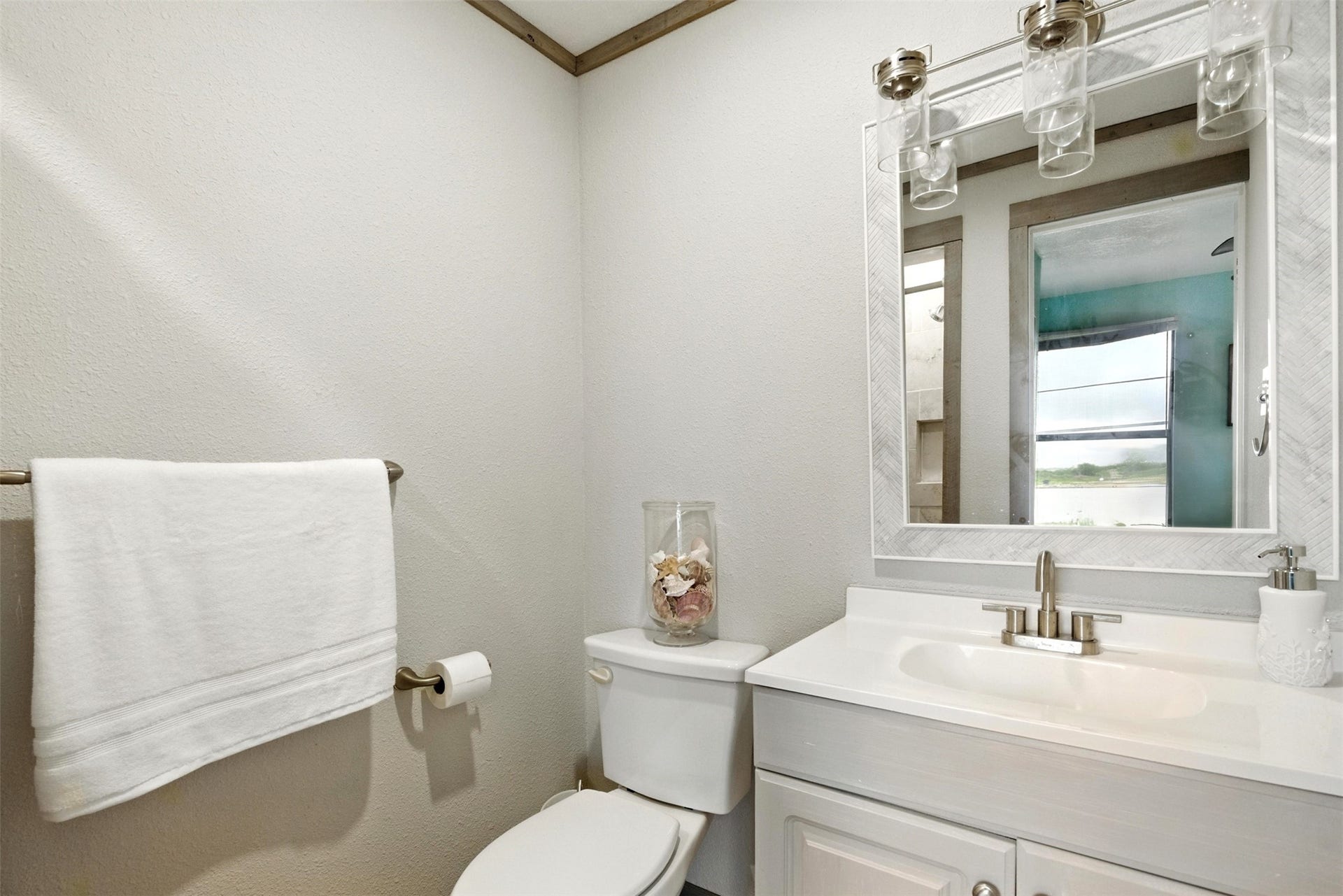 7215 Beau Rue Street, Hitchcock, TX 77563 secondary bathroom with shower