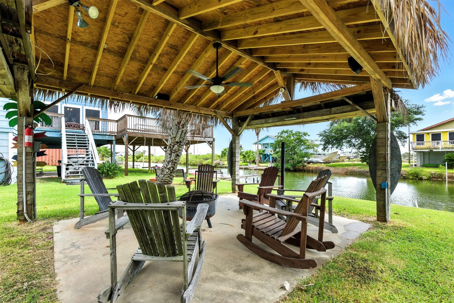 7215 Beau Rue Street, Hitchcock, TX 77563 another view of palapa