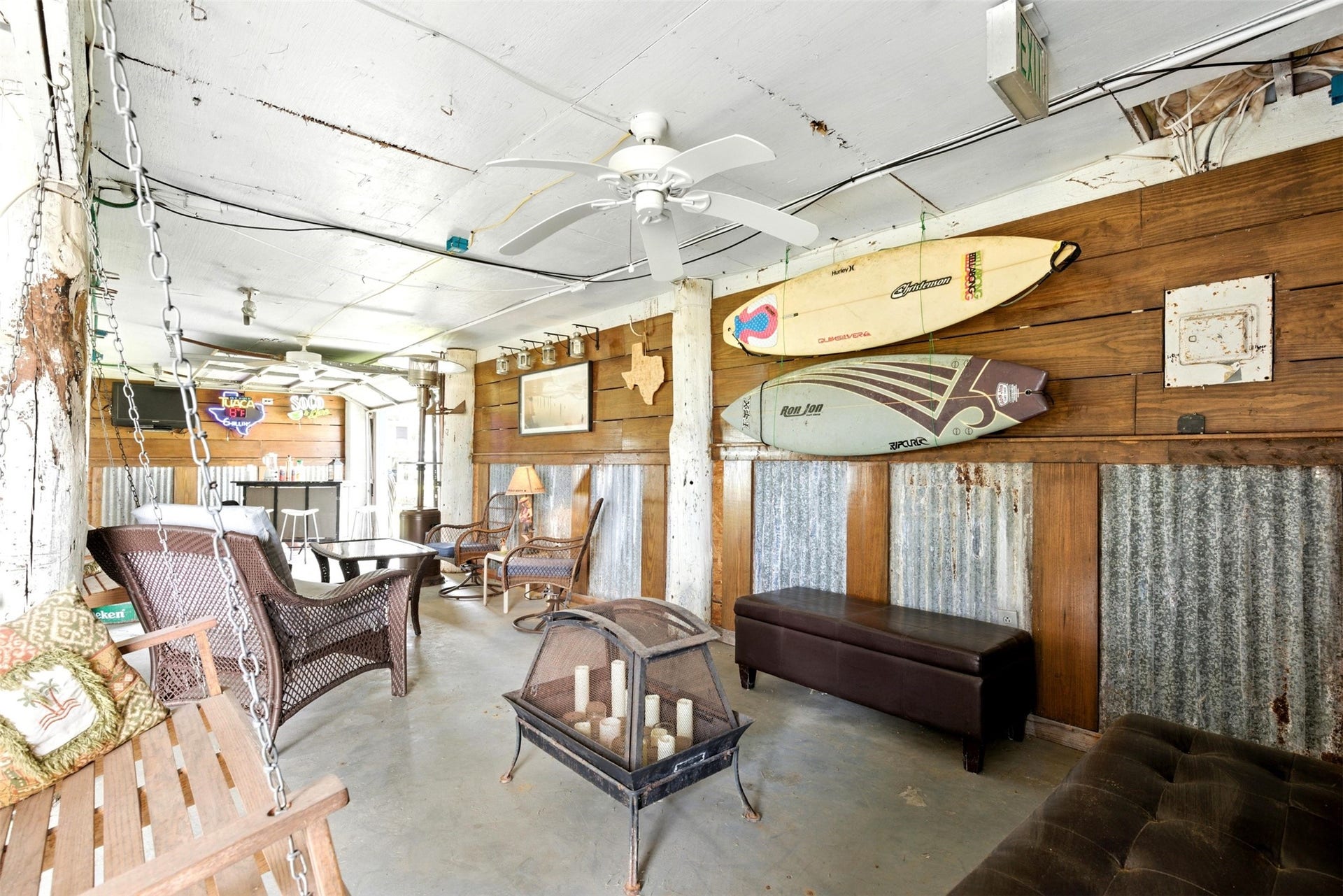 7215 Beau Rue Street, Hitchcock, TX 77563 all decor and furnishings included