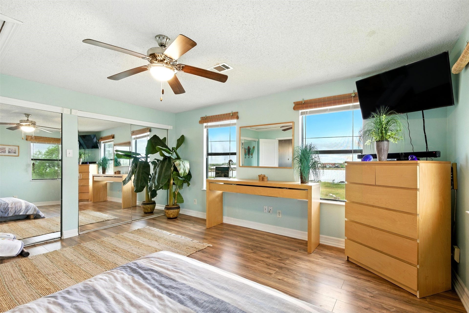 7215 Beau Rue Street, Hitchcock, TX 77563 primary bedroom
