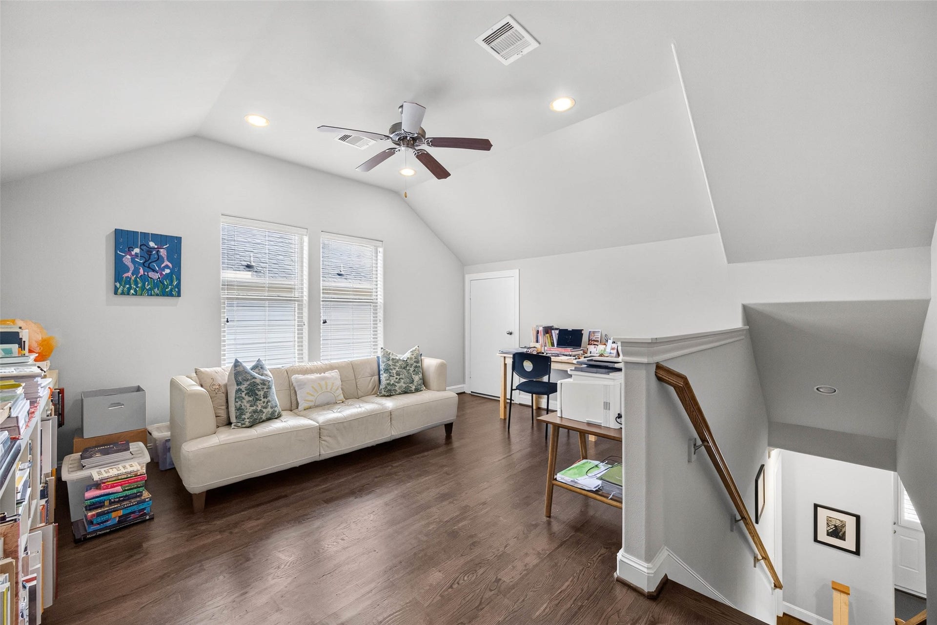 1207 Welch Street, Houston, TX 77006 Upstairs, a spacious flex area currently serves as a home office but could easily become a TV room, workout space, or playroom to fit your needs.
