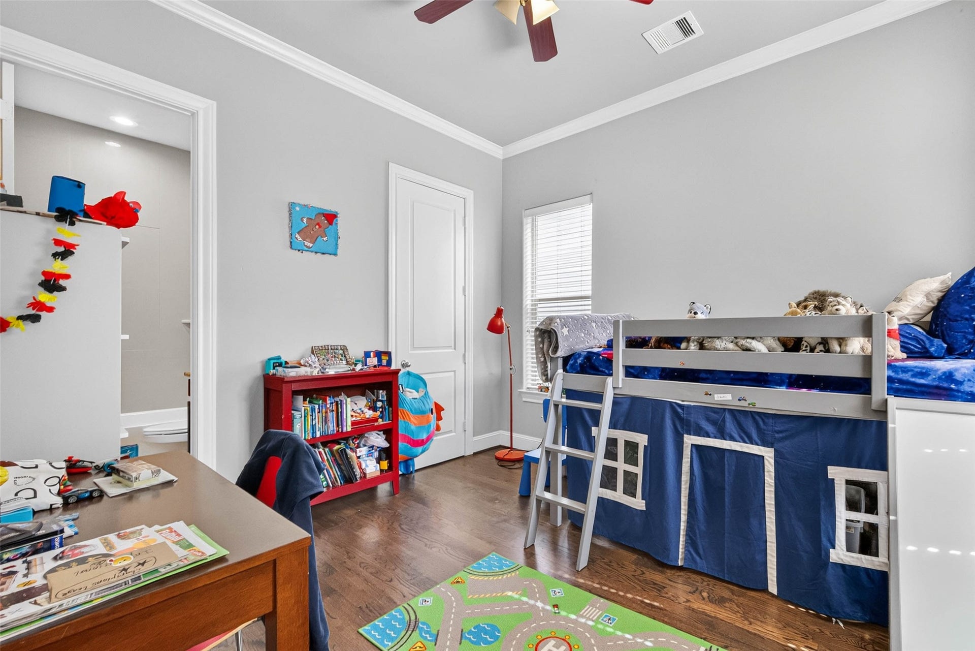 1207 Welch Street, Houston, TX 77006 Located downstairs, this bright secondary bedroom offers abundant natural light and a private ensuite bath for added comfort and convenience.