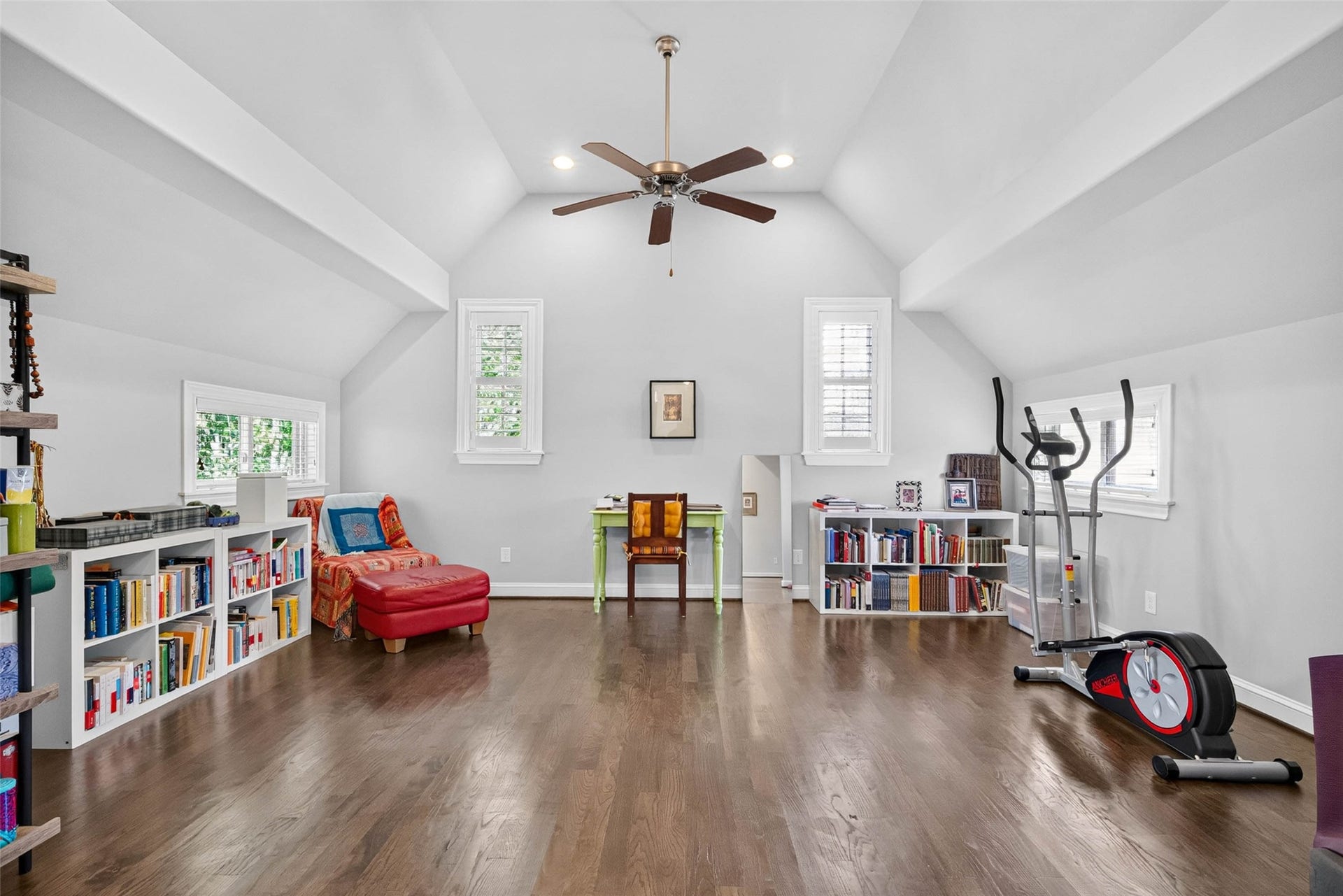 1207 Welch Street, Houston, TX 77006 The spacious flex area off the primary bedroom offers endless possibilities, whether you envision a walk-in closet, nursery, or private work-from-home space.