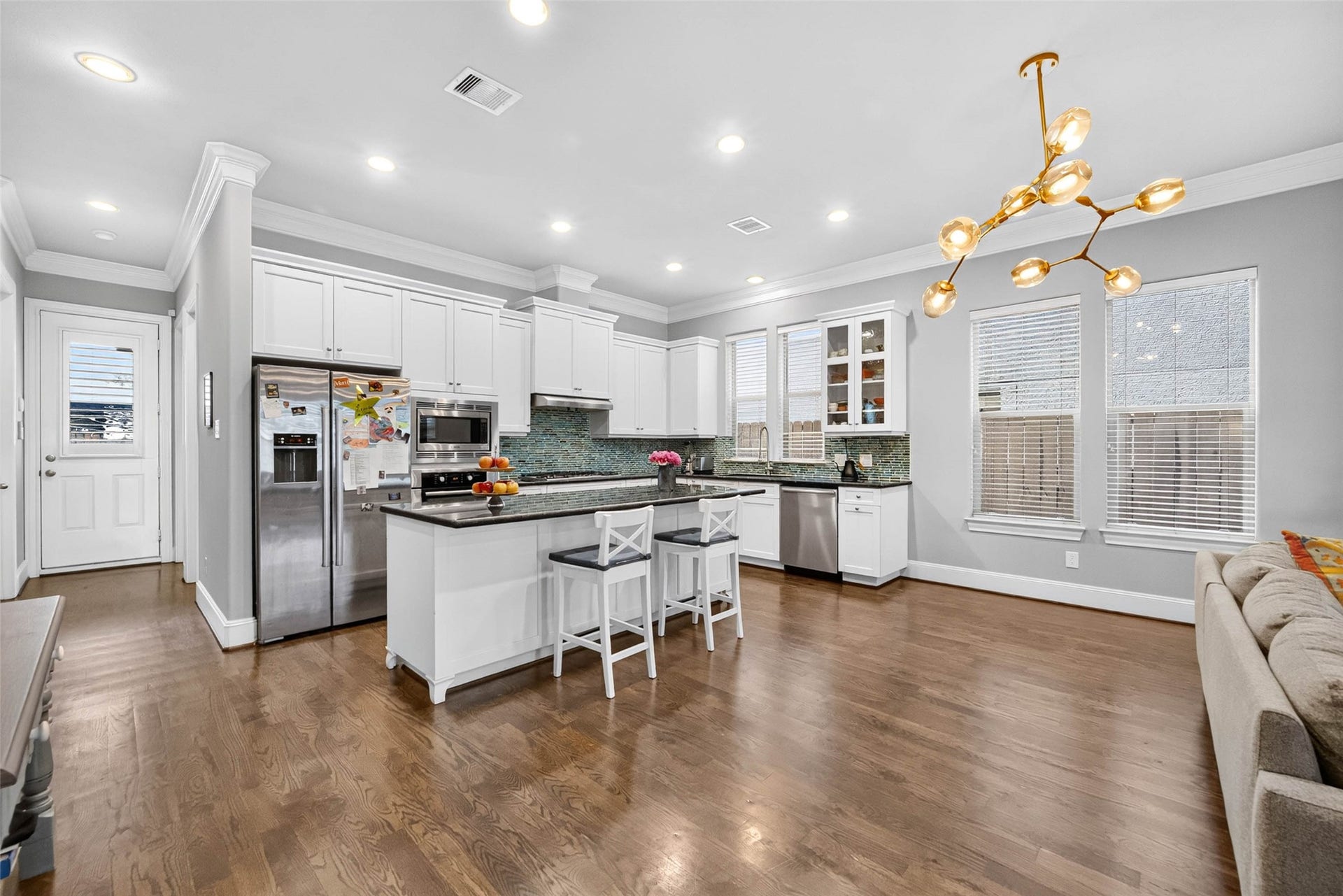 1207 Welch Street, Houston, TX 77006 Another perspective of the easy flow between the kitchen and living area, with plenty of flexibility to create a dining nook that suits your lifestyle.