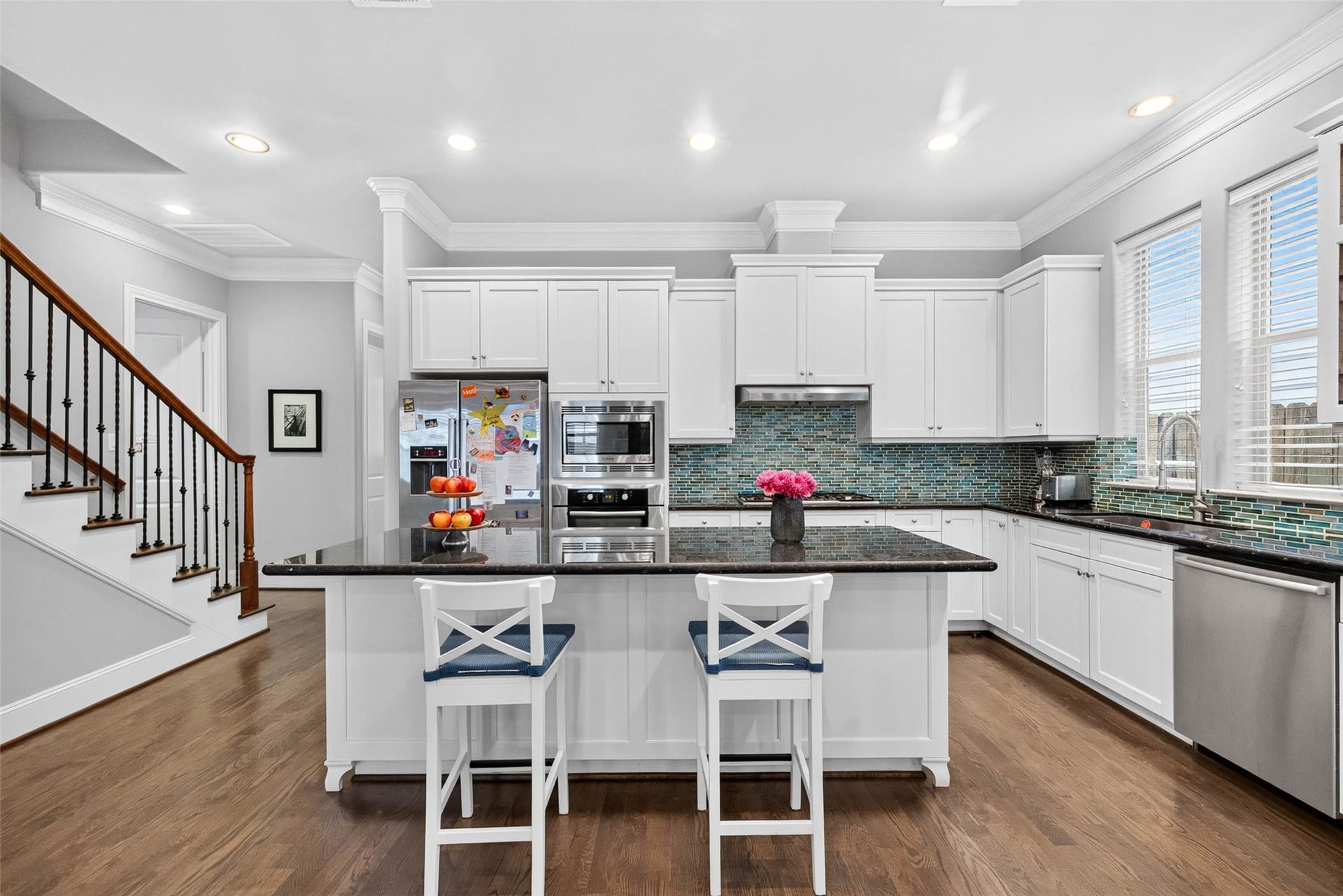 1207 Welch Street, Houston, TX 77006 The heart of the home is a well-appointed gourmet kitchen, featuring custom Wood-Mode cabinetry, granite countertops, stainless steel appliances, and a gas range.