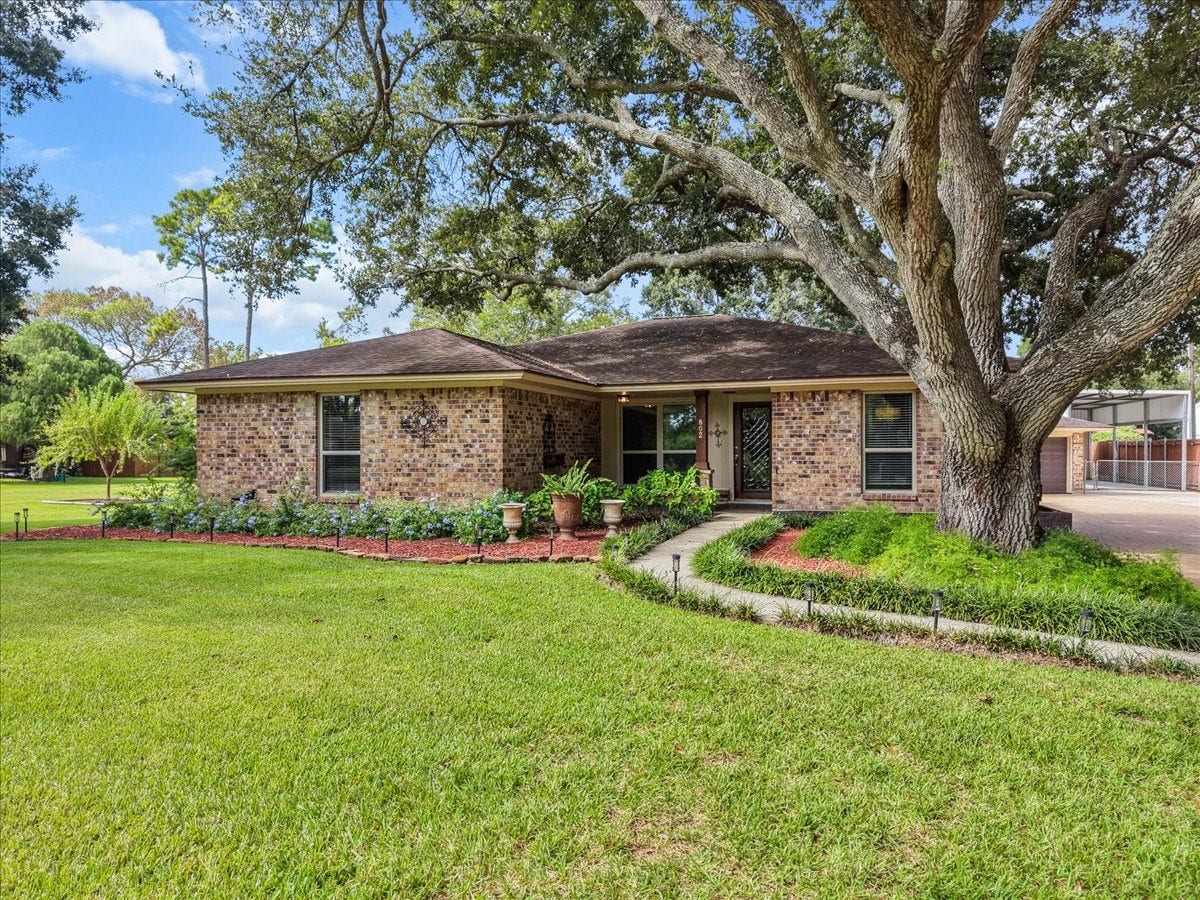 802 Riverside Drive, Alvin, TX 77511 802 Riverside Drive, Alvin, TX 77511
