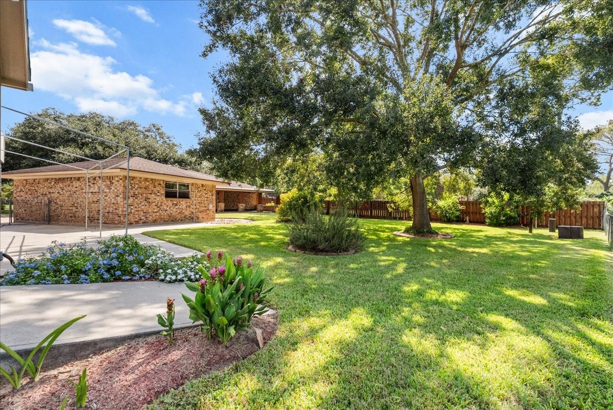 802 Riverside Drive, Alvin, TX 77511 802 Riverside Drive, Alvin, TX 77511