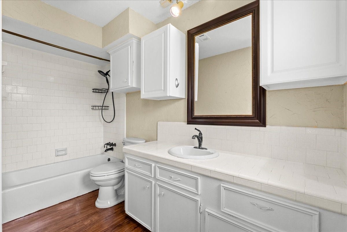 802 Riverside Drive, Alvin, TX 77511 802 Riverside Drive, Alvin, TX 77511