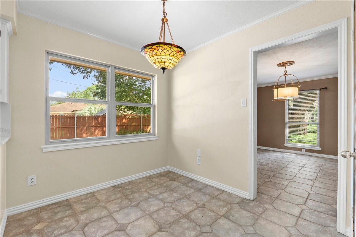 802 Riverside Drive, Alvin, TX 77511 Spacious formal dining room perfect for entertaining friends and family.