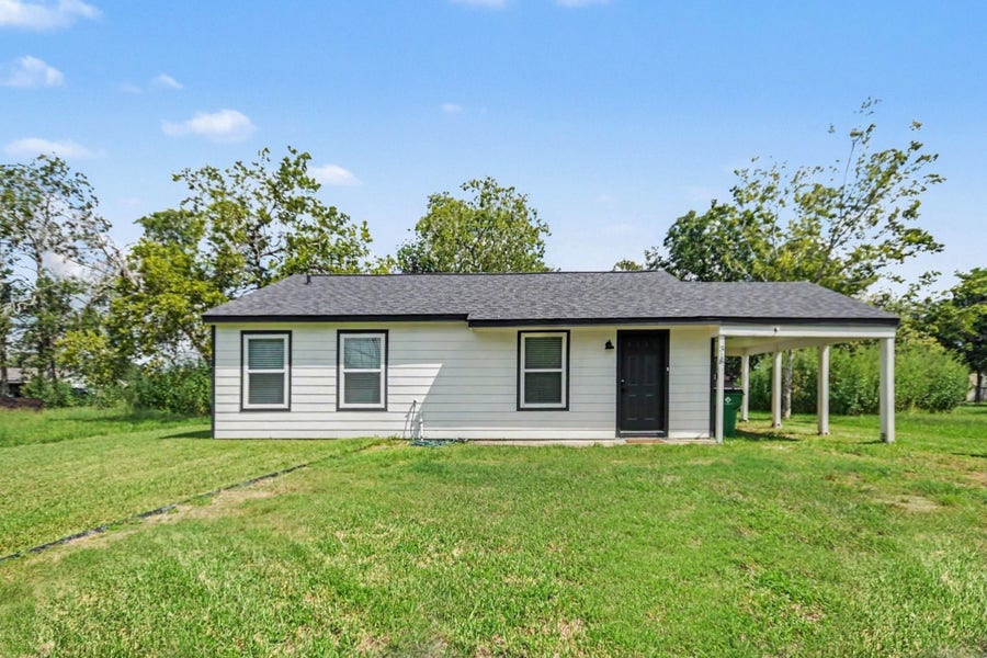 Property photo for 318 N Columbia Street, Angleton, TX