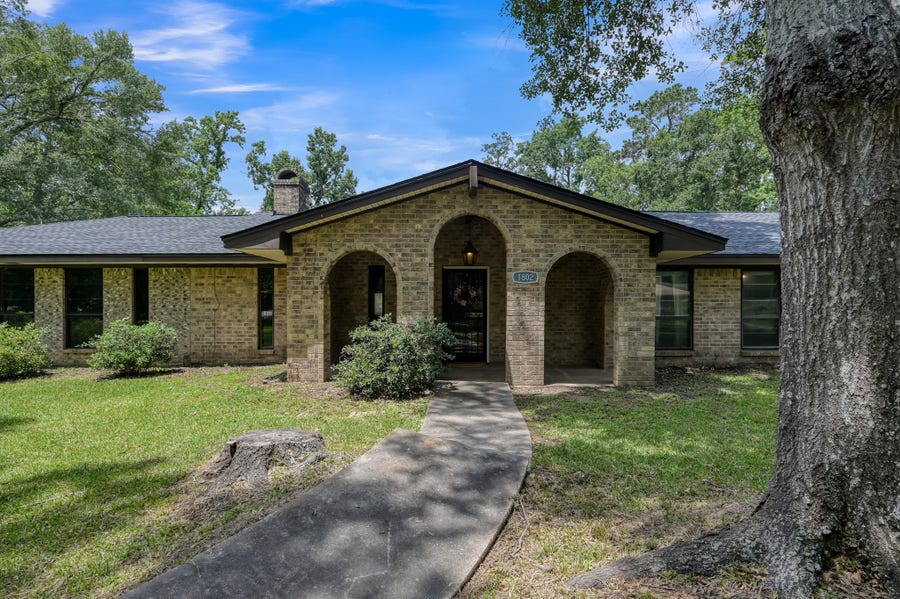 Property photo for 1802 Pin Oak Drive, Conroe, TX