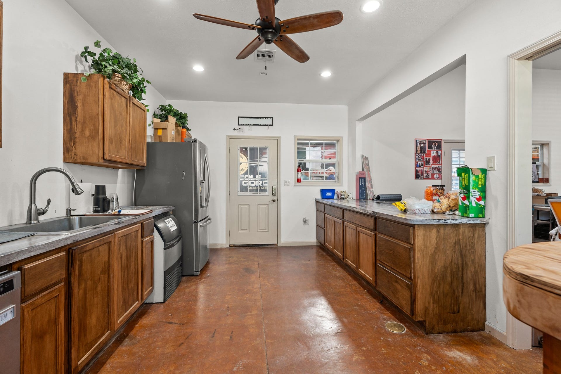 2576 County Road 144, Alvin, TX 77511 2576 County Road 144, Alvin, TX 77511