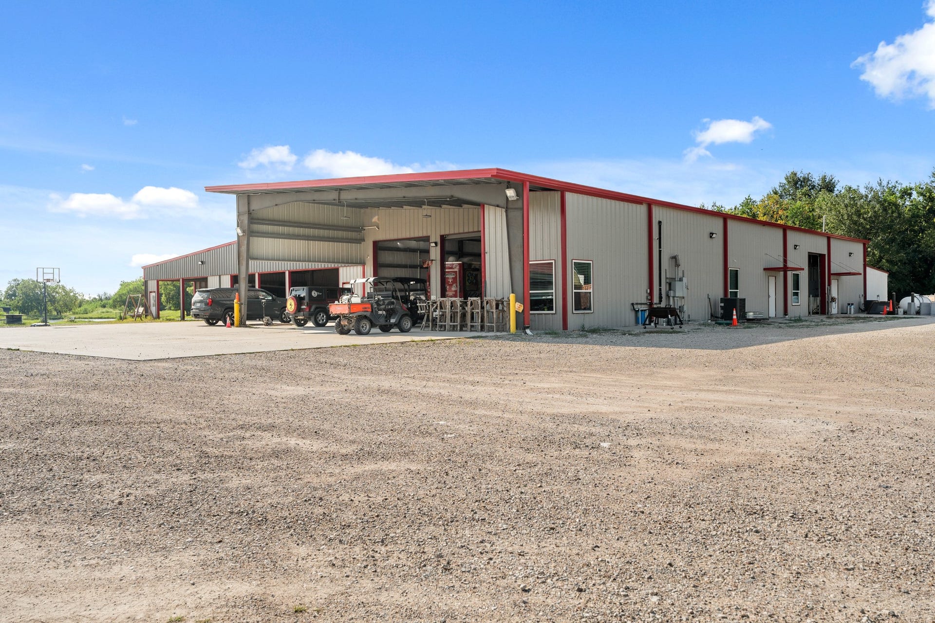 2576 County Road 144, Alvin, TX 77511 2576 County Road 144, Alvin, TX 77511