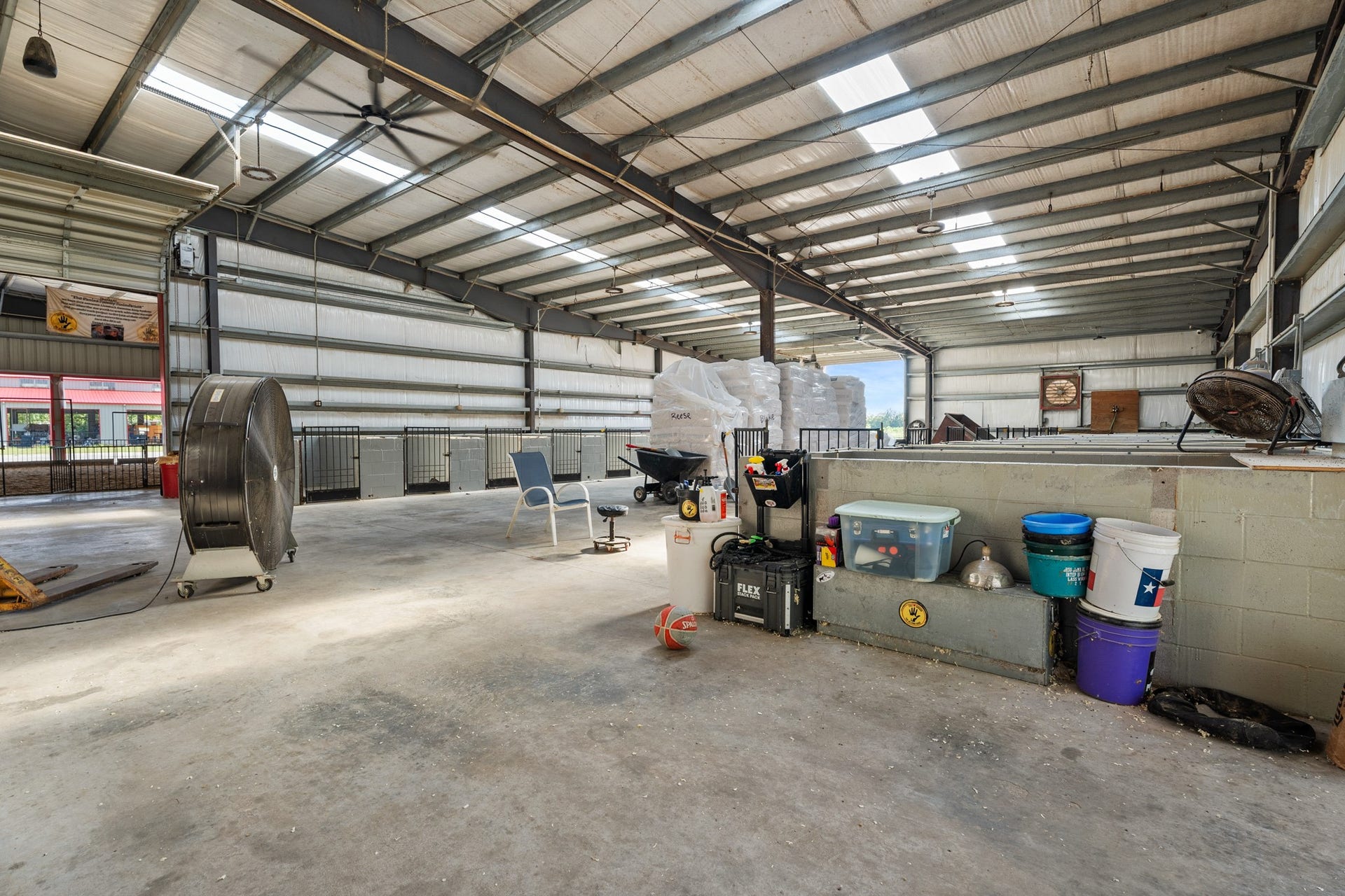 2576 County Road 144, Alvin, TX 77511 2576 County Road 144, Alvin, TX 77511