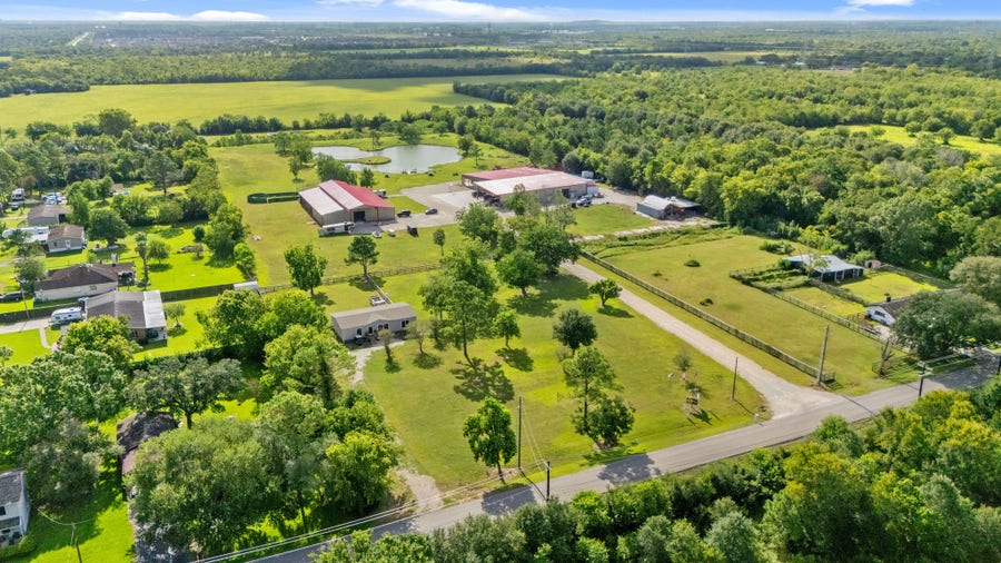 Property photo for 2576 County Road 144, Alvin, TX