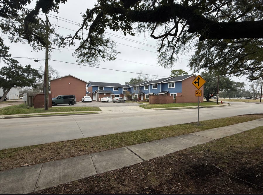Property photo for 1904 Mustang Road, Alvin, TX