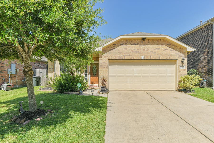 Property photo for 7527 Windsor Valley Lane, Houston, TX