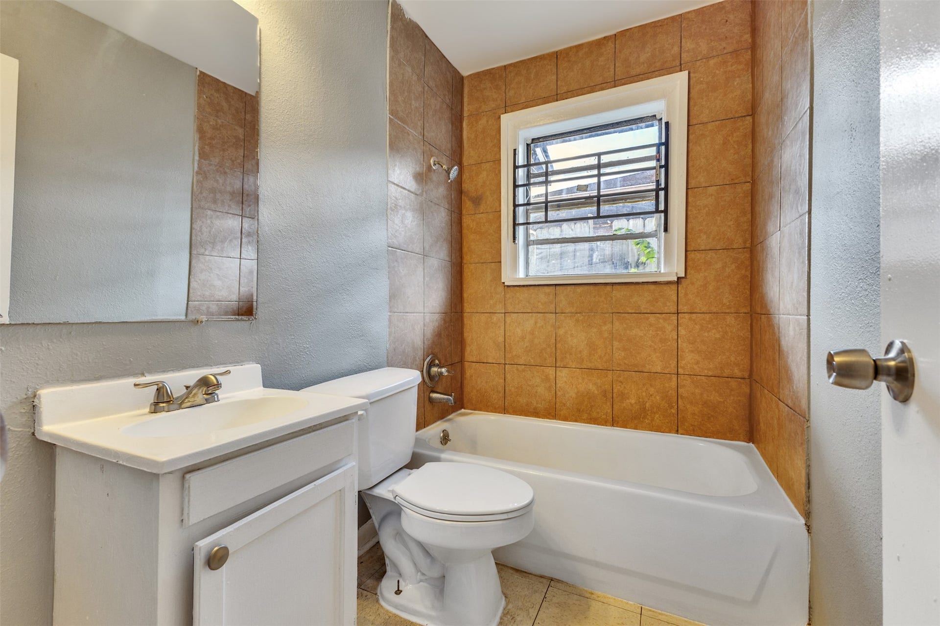 6822 WESTON STREET, Houston, TX 77021 6822 WESTON STREET, Houston, TX 77021